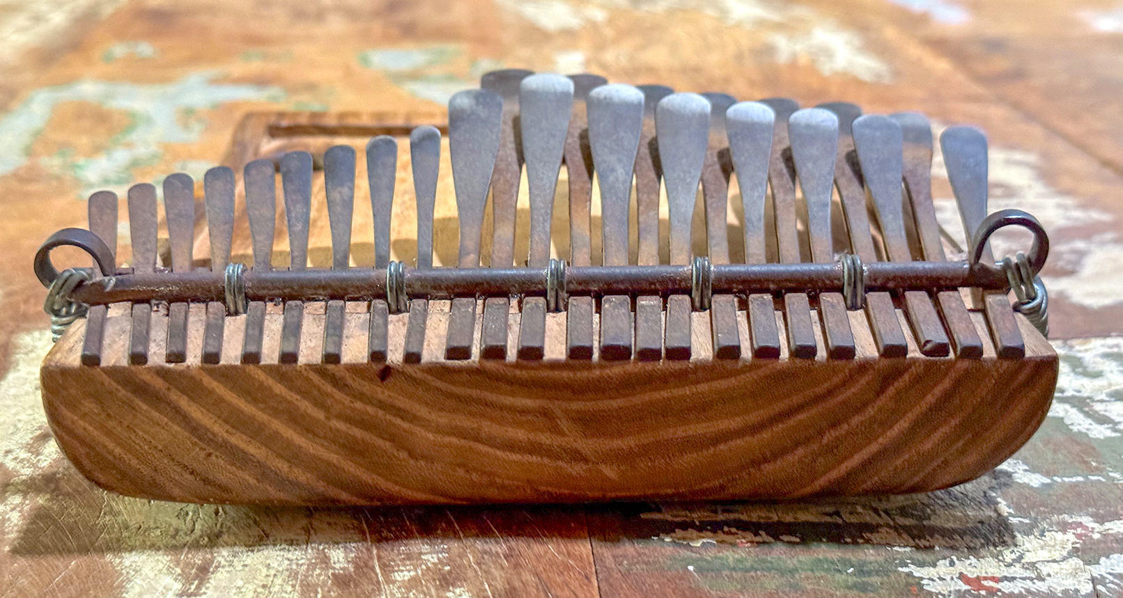 Mbira dzavadzimu D# / Eb Katsanzaira by Rodrigo Laje , 7 of 9